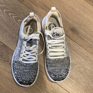 APL Techloom Breeze Women’s Size 8.5